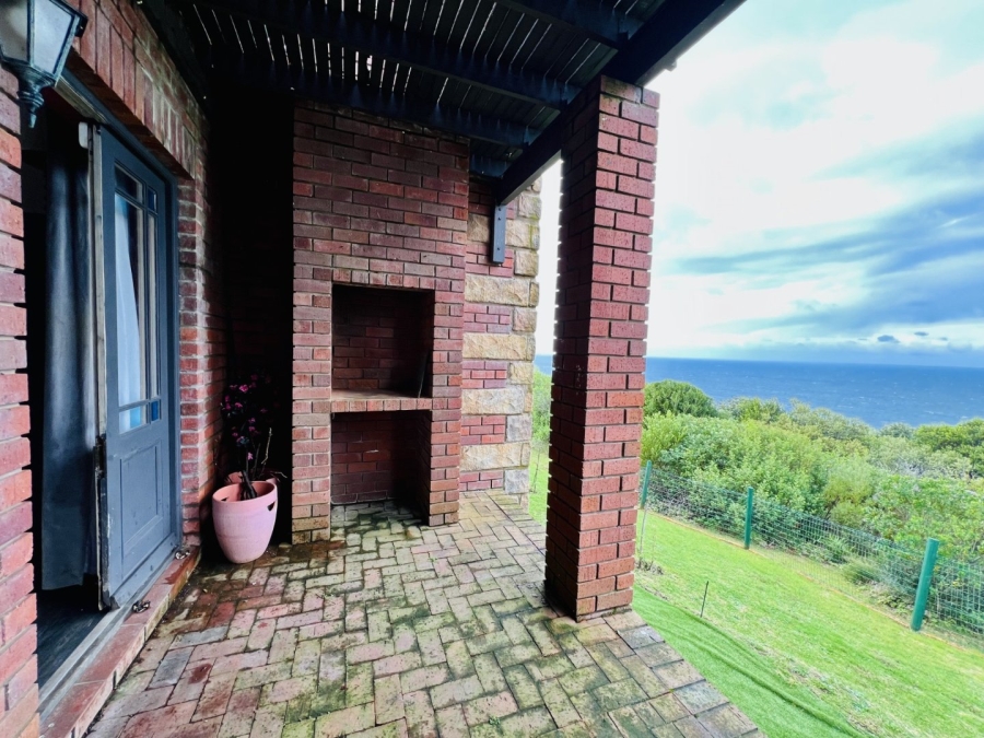 6 Bedroom Property for Sale in Herolds Bay Western Cape